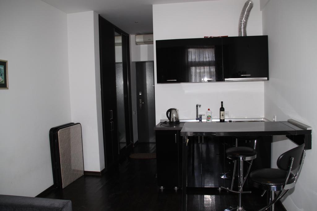 Black-White Rooms Batum Dış mekan fotoğraf